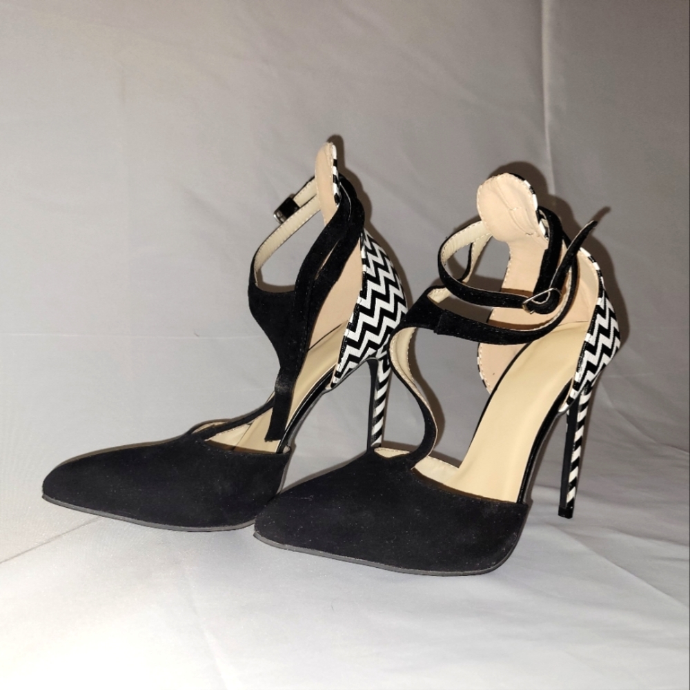 Black/white, chevron pattern, 5"  ankle wrap stiletto heel sz 9m